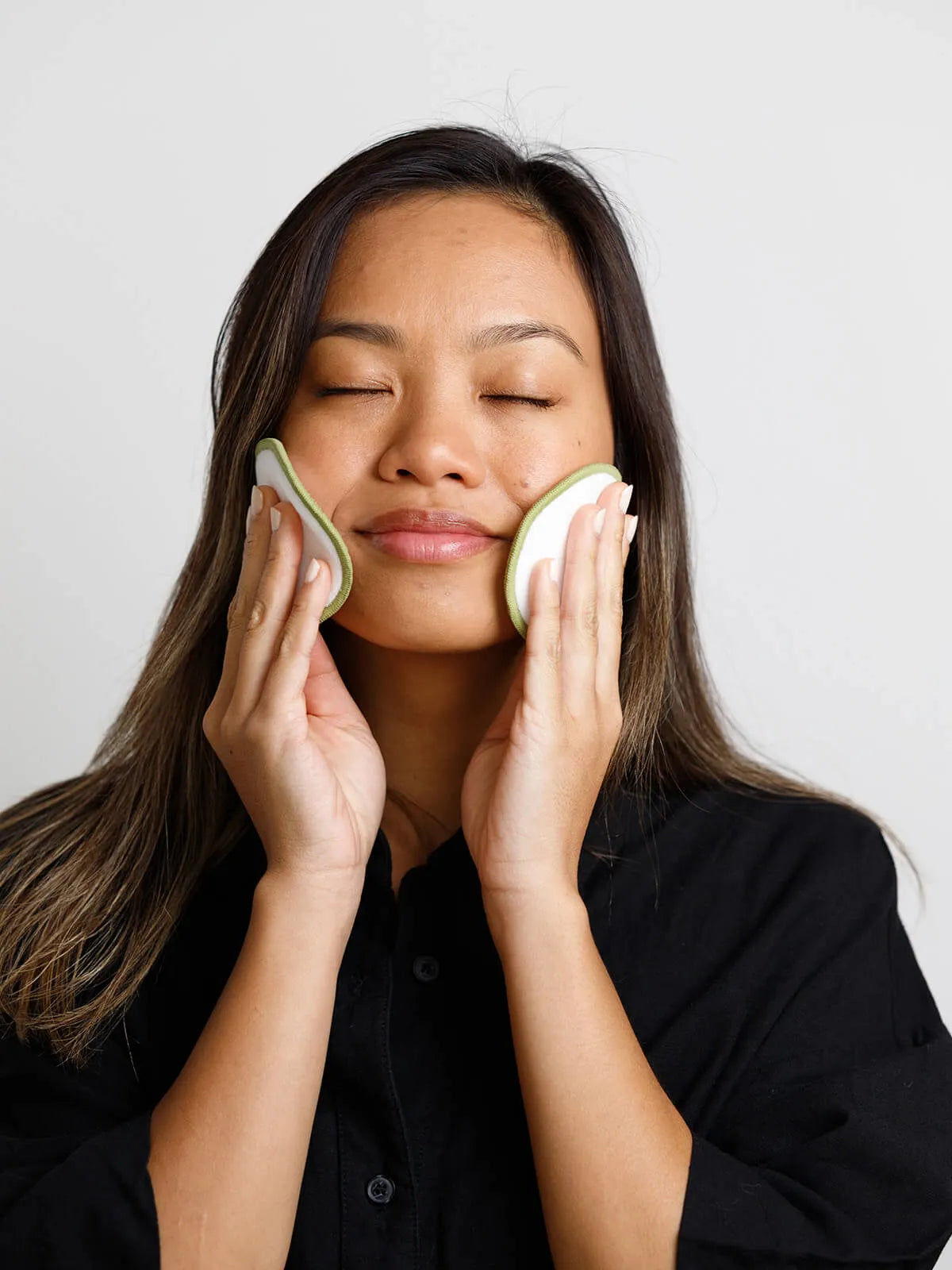 Reusable makeup rounds