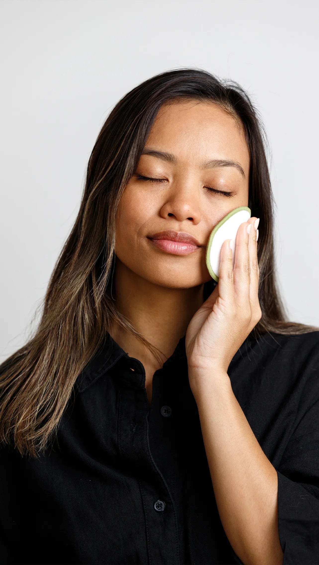 Using-Reusable-Cotton-Rounds