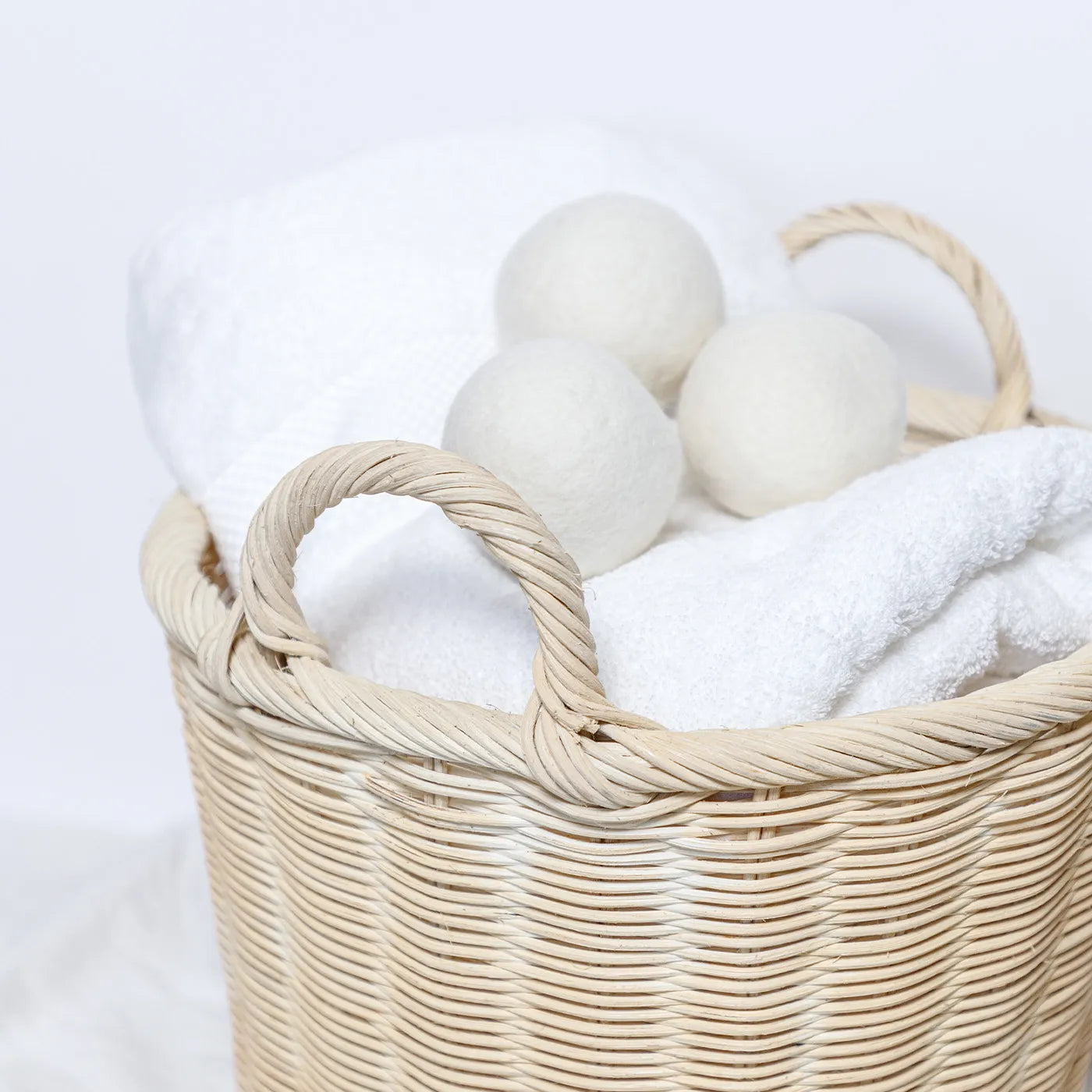adding essential oils to dryer balls