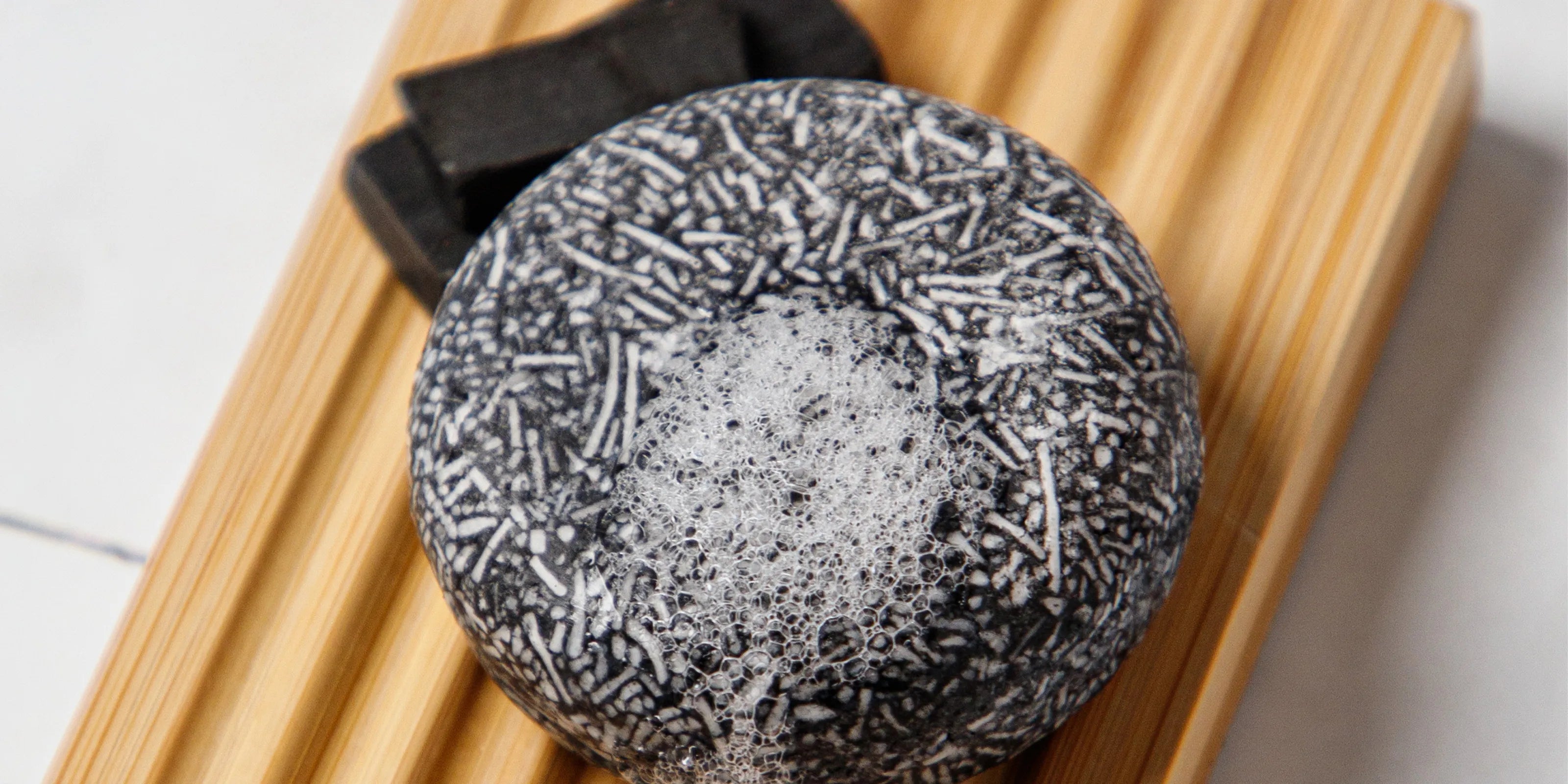 what does charcoal shampoo do