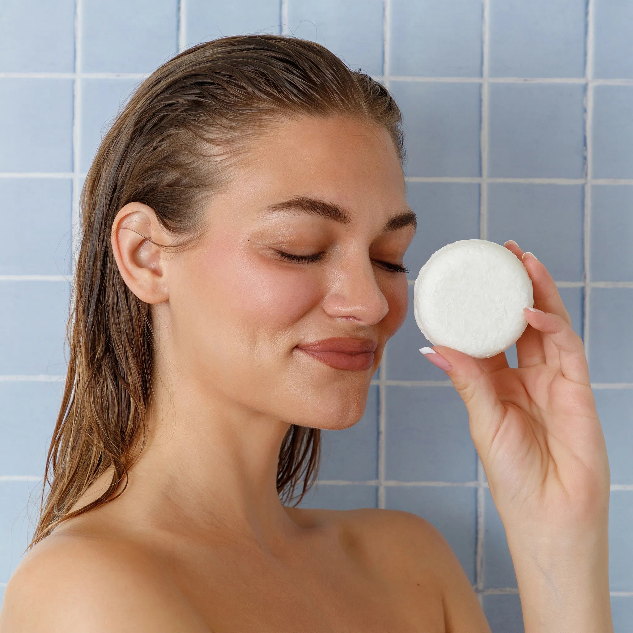 Holding Organic Unscented Shampoo Bar